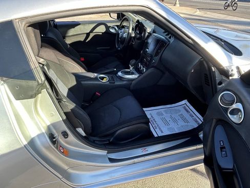 Used 2009 Nissan 370Z Coupe RWD image 14