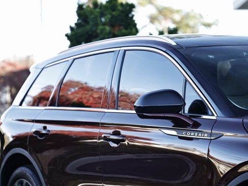 Used 2021 Lincoln Corsair FWD w/ Premium Package image 3