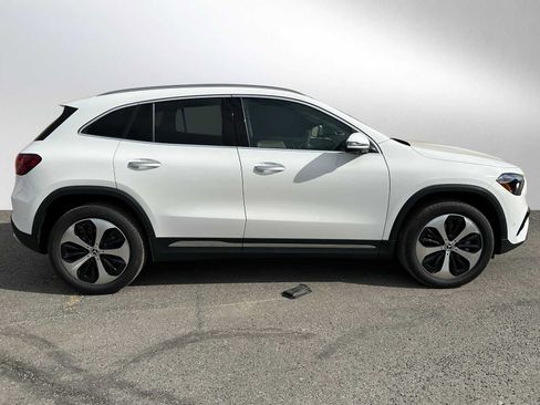 Used 2025 Mercedes-Benz GLA 250 4MATIC image 9