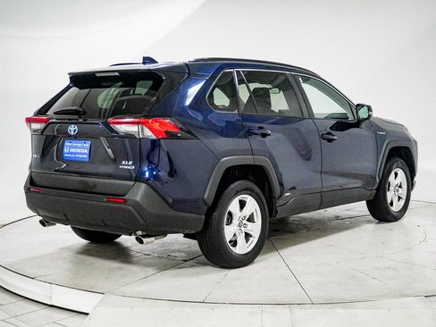 Used 2021 Toyota RAV4 XLE w/ XLE Grade Weather Package image 10