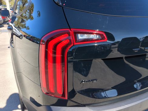 Used 2022 Kia Telluride EX w/ EX Premium Package image 10