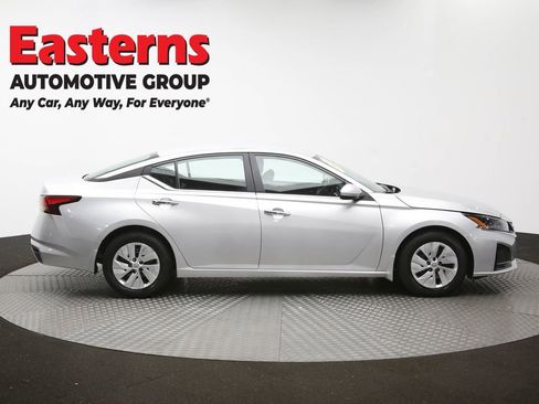 Used 2023 Nissan Altima 2.5 S FWD image 43