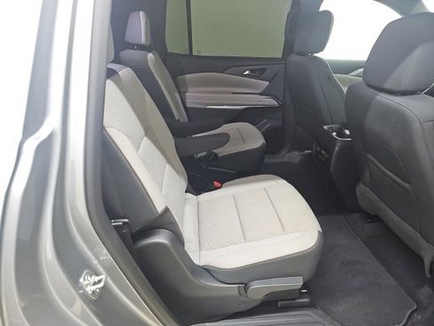 Used 2025 Chevrolet Traverse LT image 20