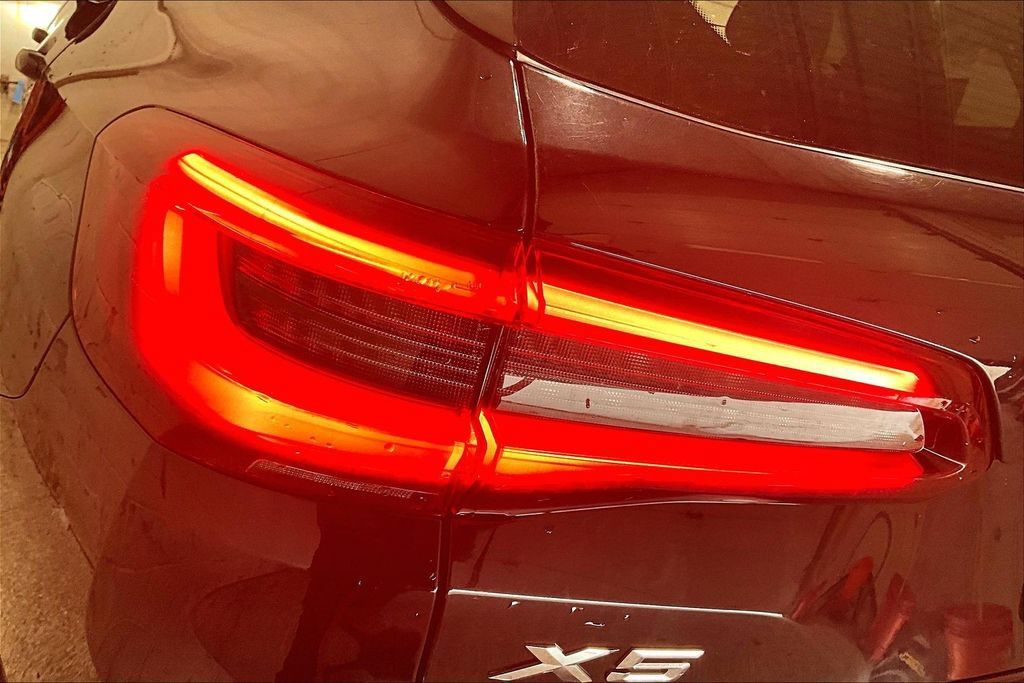 Used 2021 BMW X5 xDrive40i AWD/4WD image 23
