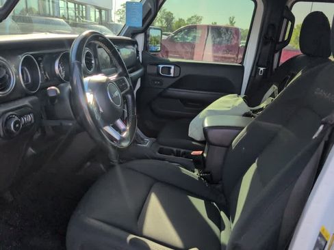 Used 2021 Jeep Wrangler Unlimited Sahara AWD/4WD image 8