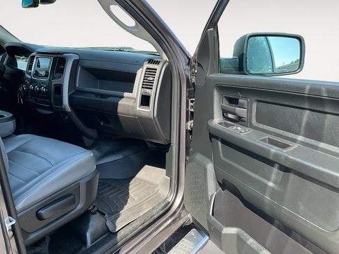 Used 2018 RAM 1500 Tradesman w/ Chrome Appearance Group AWD/4WD image 9