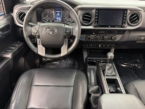 Used 2022 Toyota Tacoma TRD Off-Road w/ TRD Premium Off Road Package AWD/4WD image 33