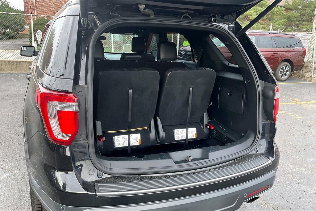 Used 2018 Ford Explorer XLT w/ Equipment Group 202A AWD/4WD image 28