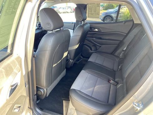 Used 2025 Chevrolet Trax LT w/ LT Convenience Package FWD image 49