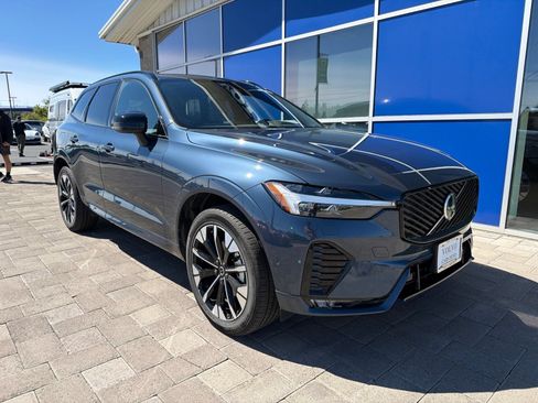 Used 2026 Volvo XC60 B5 Plus AWD/4WD image 2