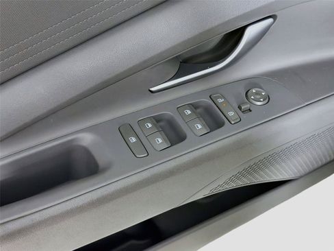 Used 2024 Hyundai Elantra SEL FWD image 18