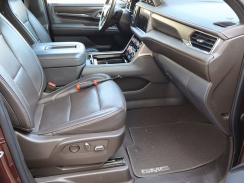 Used 2022 GMC Yukon XL Denali AWD/4WD image 18