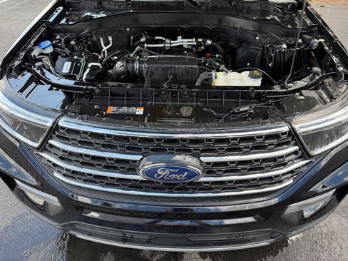 Used 2023 Ford Explorer XLT w/ Equipment Group 202A AWD/4WD image 39