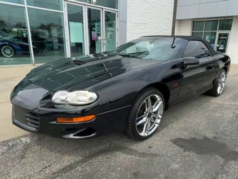 Used 2001 Chevrolet Camaro Z28 w/ SS Performance/Appearance Pkg RWD image 4