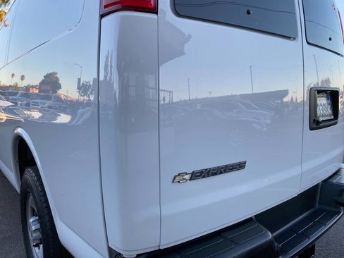 Used 2019 Chevrolet Express 2500 w/ Driver Convenience Package image 17