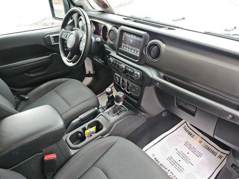 Used 2022 Jeep Gladiator Willys image 14