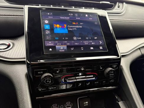 Used 2025 Jeep Grand Cherokee Altitude w/ Trailer Tow Package image 10