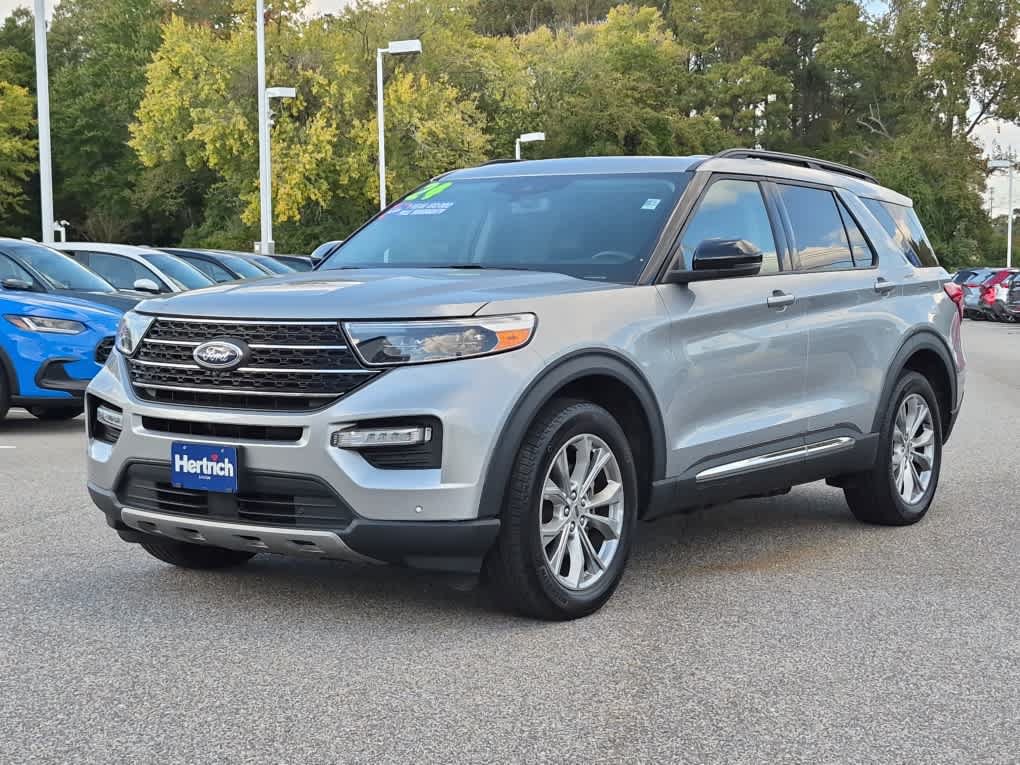 Used 2024 Ford Explorer XLT w/ Equipment Group 202A AWD/4WD image 1
