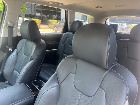 Used 2024 Kia Telluride EX w/ EX Captain's Chair Package AWD/4WD image 8
