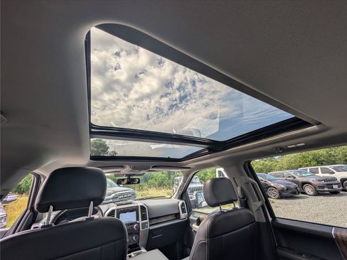 Used 2019 Ford F150 Lariat w/ Equipment Group 502A Luxury AWD/4WD image 20