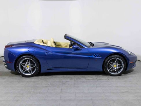 Used 2010 Ferrari California image 4