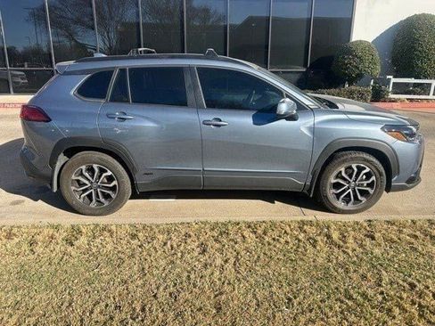 Used 2024 Toyota Corolla Cross SE image 6