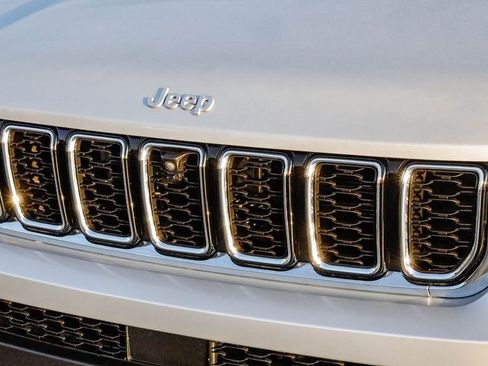 Certified 2024 Jeep Grand Cherokee L Limited w/ Luxury Tech Group II image 6