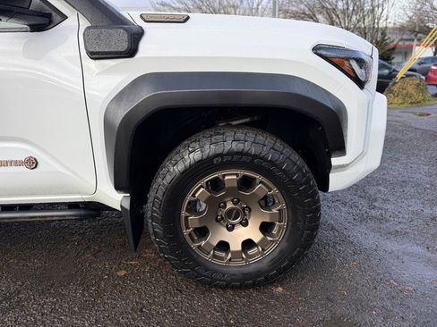 Certified 2025 Toyota 4Runner Trailhunter image 13