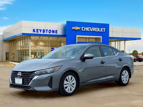 Used 2025 Nissan Sentra S w/ Trunk Package FWD image 3