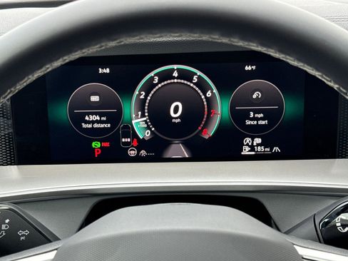 Used 2025 Volkswagen Tiguan SE w/ Panoramic Sunroof Package image 23