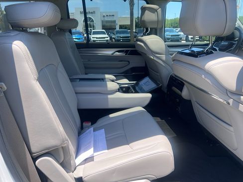 Used 2023 Jeep Grand Wagoneer 4WD image 14