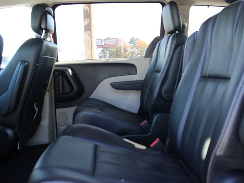 Used 2015 Chrysler Town & Country Touring w/ Trailer Tow Group image 15