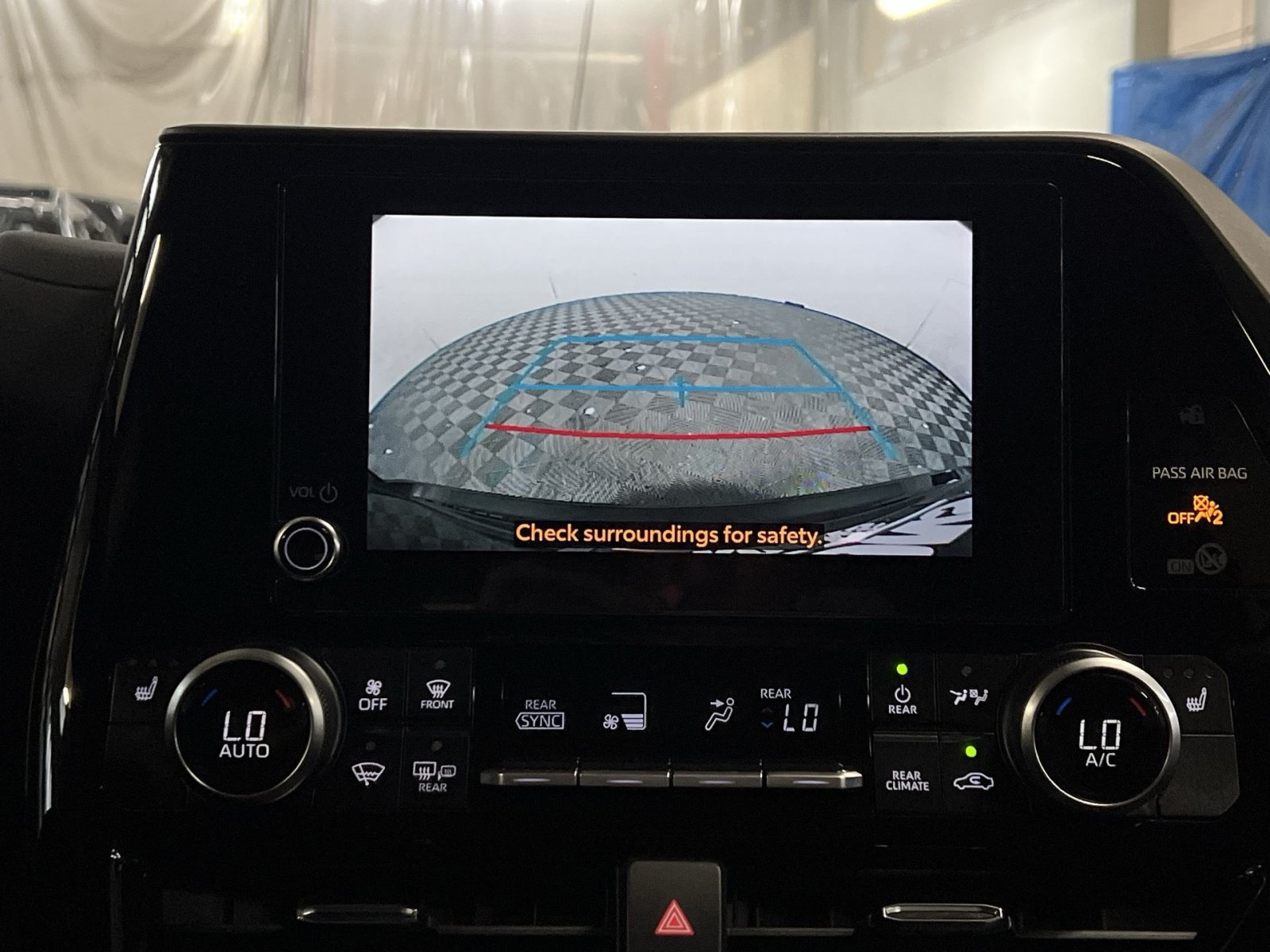 Used 2024 Toyota Highlander XLE FWD image 19