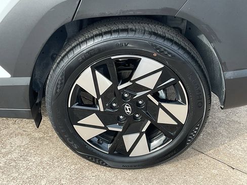 Used 2025 Hyundai Kona SEL image 8