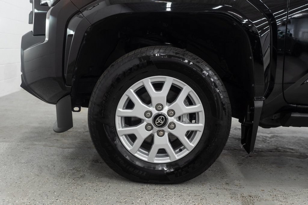 Used 2025 Toyota Tacoma SR5 AWD/4WD image 30