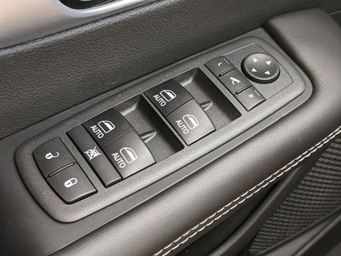 New 2026 Chrysler Pacifica Limited w/ S Appearance Package image 18