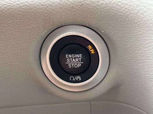 Used 2024 Chrysler Voyager LX FWD image 13