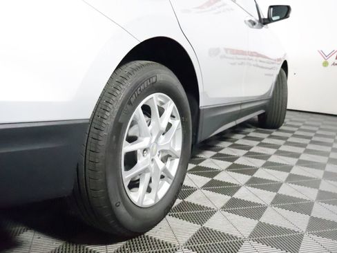 Used 2022 Chevrolet Equinox LS w/ LS Convenience Package FWD image 9