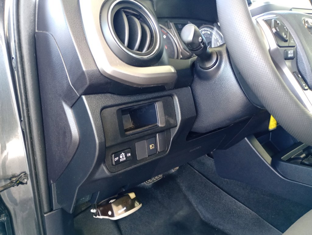 Used 2019 Toyota Tacoma SR5 AWD/4WD image 14