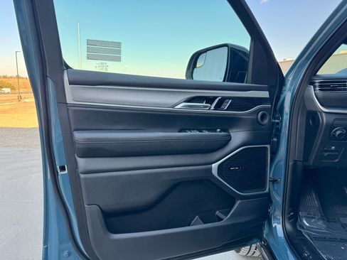 New 2026 Jeep Grand Wagoneer L 4WD image 14