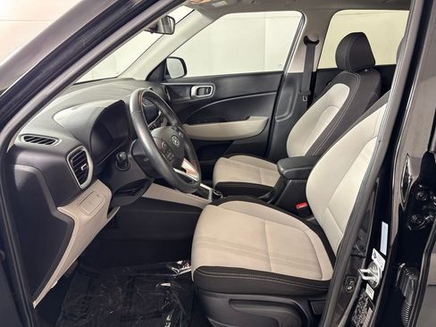 Used 2025 Hyundai Venue SEL FWD image 14