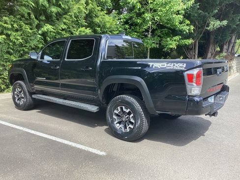 Used 2020 Toyota Tacoma TRD Off-Road w/ TRD Premium Off Road Package AWD/4WD image 8