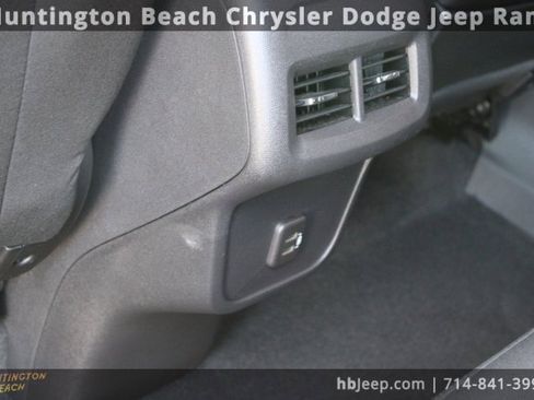 Used 2024 GMC Terrain SLE image 40