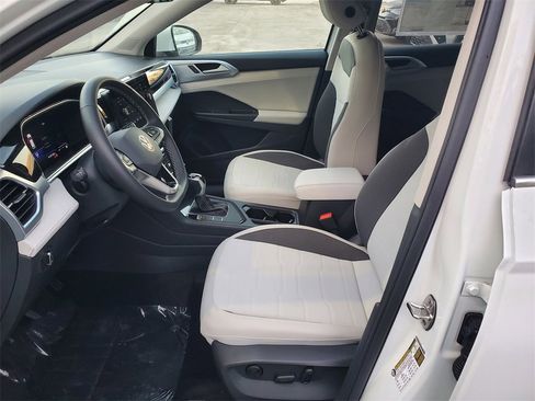 New 2025 Volkswagen Taos SE image 7