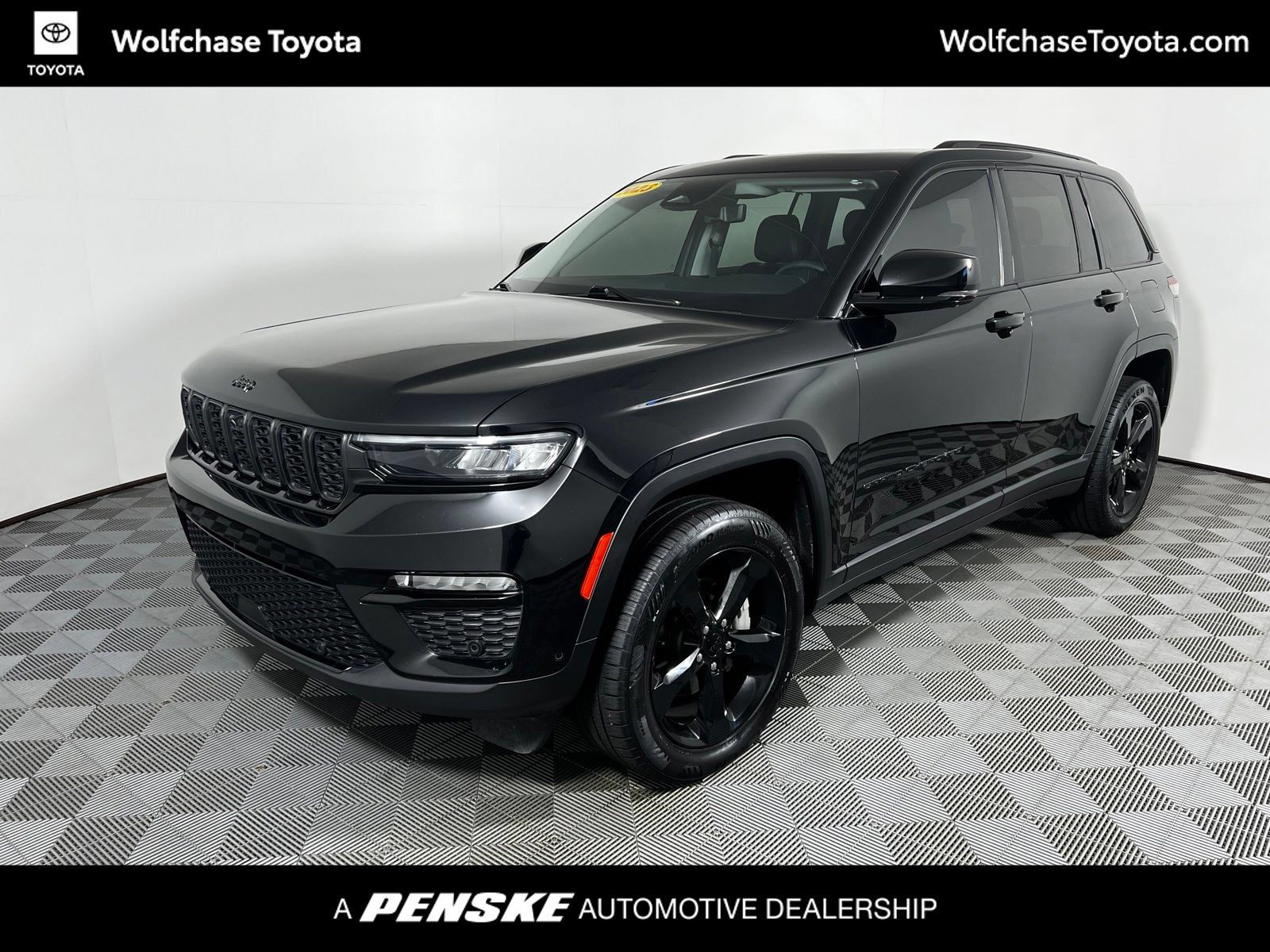 Used 2023 Jeep Grand Cherokee Limited w/ Luxury Tech Group II AWD/4WD image 1