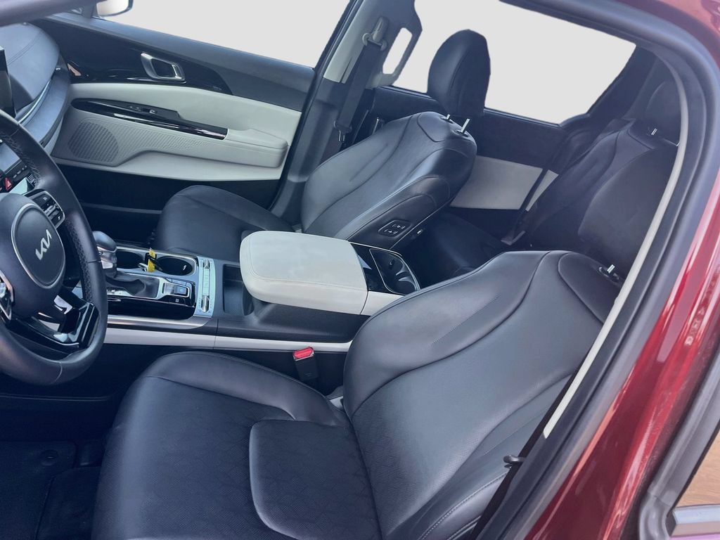 Used 2024 Kia Carnival SX FWD image 19