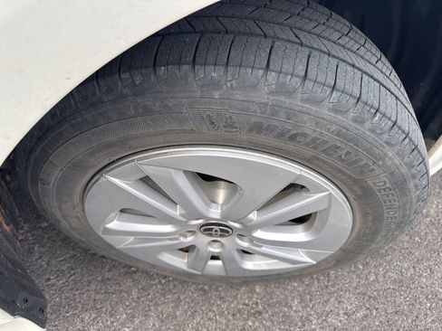 Used 2016 Toyota Prius Two image 10