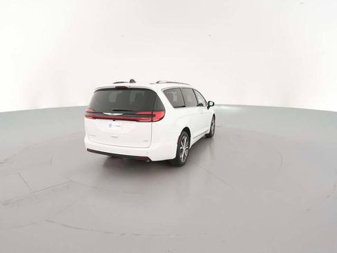New 2026 Chrysler Pacifica Pinnacle image 11