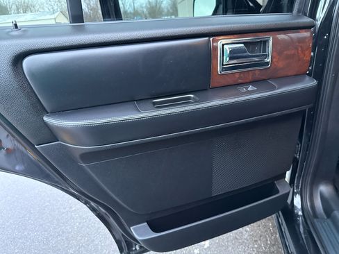 Used 2015 Lincoln Navigator 4WD image 24