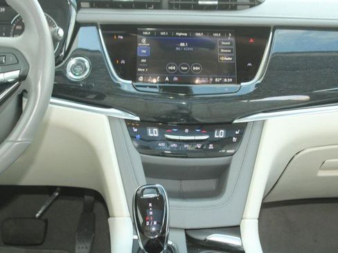 Certified 2024 Cadillac XT6 Premium Luxury image 11